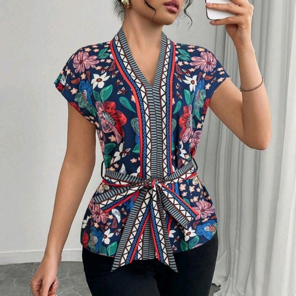 Women's Elegant Floral Print Blouse, Summer - Picture 1 of 4